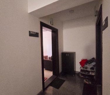 Adyar Apartment | Cozy Apt Easy Access - Groceries & Transport