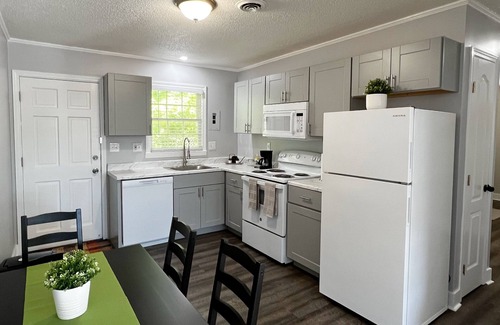 Dunean Apartment | Cozy Apt. Near Downtown (2BR, 1BA, 3 beds)