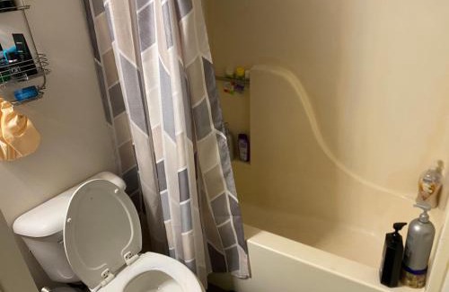 Stockbridge Apartment | cozy apt with master bed