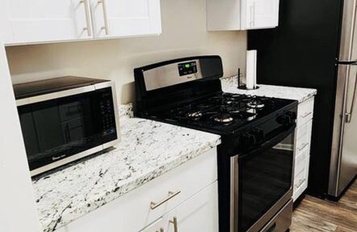 Georgetown House | Cozy Arose (VRBO)- walk to the square and trails!