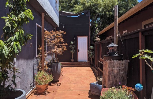 South Park Apartment | Cozy, Artistic Studio in the Heart of South Park