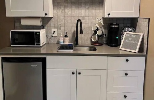 Inglewood Apartment | Cozy Basement Studio Suite in Nashville's Quiet Inglewood