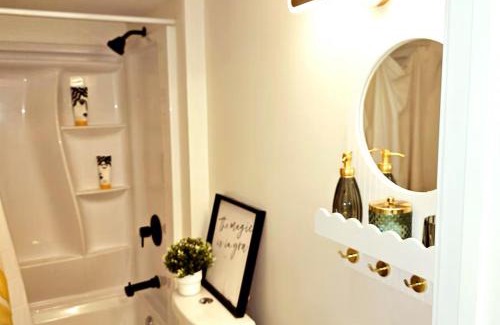 Fort Gary House | Cozy Basement Suite Winnipeg Walk to Transit