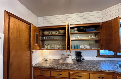 Bay View House | Cozy Bay View 2-bedroom apartment in charming Milwaukee