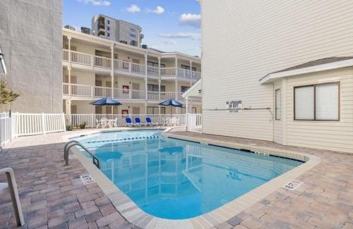 Myrtle Beach House | Cozy Beach Condo Pool Sm Dogs ok FREE Tickets D31