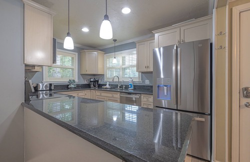 Twin Oaks House | Cozy Beach Cottage Located in Wild Dunes! Large Screened Porch!