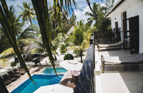 Uroa Villa | Cozy Beach Front villa with pool in Uroa