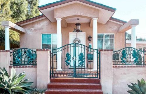 La Conchita Villa | Cozy beach home walking distance from ocean