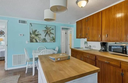 Englewood House | Cozy, beach house! Just step away from world class Manasota Beach!