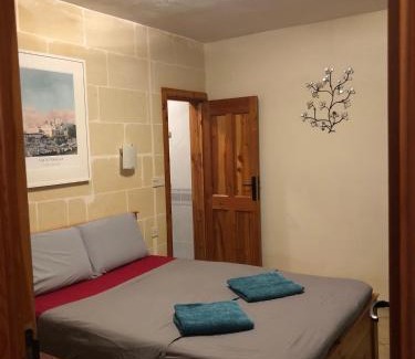 Xlendi Apartment | Cozy beachside