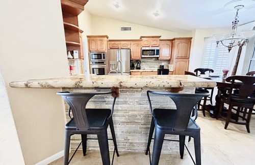 Arizona Skyline Community House | Cozy Beautiful Mesa Escape Golf King Bed Sauna Relax! 55+ Sunland Golf Community