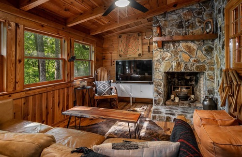 Walnut Mountain Cabin | Cozy, bohemian cabin nestled in the Rich Mountain Wilderness