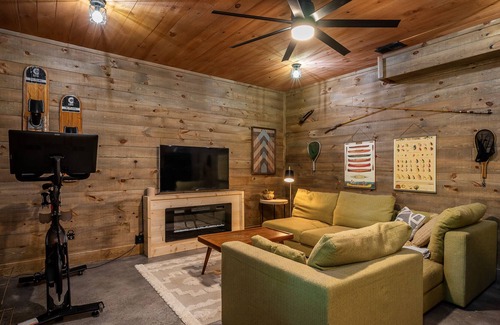 Walnut Mountain Cabin | Cozy, bohemian cabin nestled in the Rich Mountain Wilderness