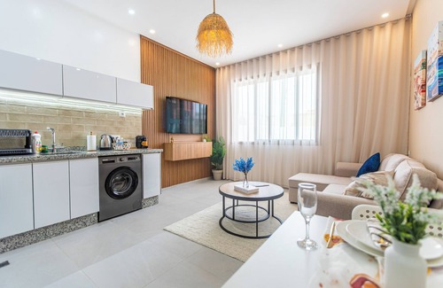 Imi Ouaddar Apartment | Cozy Boho Beige Apt - 5mn To Surf Beach, WFH w/High Speed WiFi & Free Parking