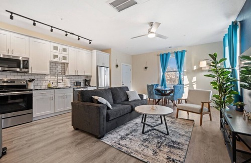 East Liberty Apartment | Cozy & Bright King Bed Suite w/Free Parking!