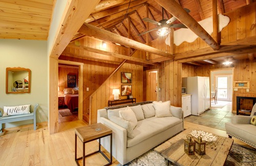 Bath Cabin | Cozy Cabin: 12 Mi to Miami University - Oxford!