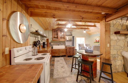 Bath Cabin | Cozy Cabin: 12 Mi to Miami University - Oxford!