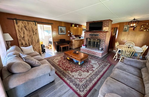 Tamarack Resort House | Cozy Cabin Across the Road from Lake Cascade, 4 miles to Tamarack Resort
