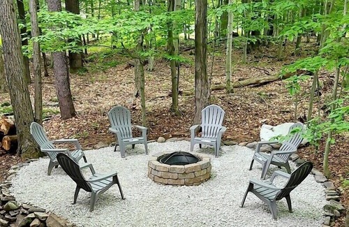 Gouldsboro House | Cozy Cabin - Big Bass Lake