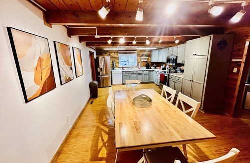 Radford House | Cozy Cabin close to Virginia Tech and Radford University