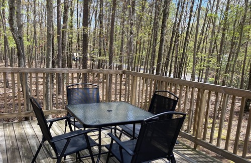 Berkeley Springs Cabin | Cozy Cabin Cozy Cabin in the Woods - Near Cacapon Park & Berkeley Springs.