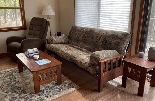 Berkeley Springs Cabin | Cozy Cabin Cozy Cabin in the Woods - Near Cacapon Park & Berkeley Springs.