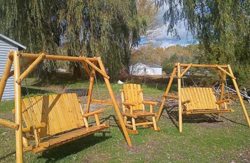 Gladwin House | Cozy Cabin Getaway Close to Town