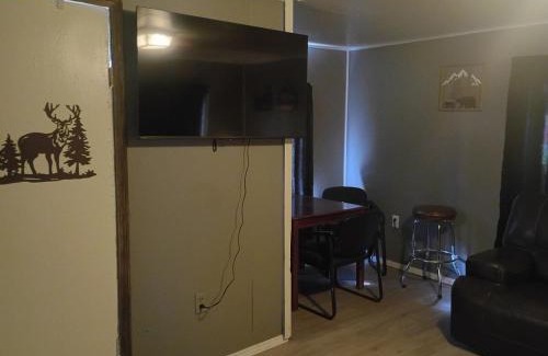 Gladwin House | Cozy Cabin Getaway Close to Town