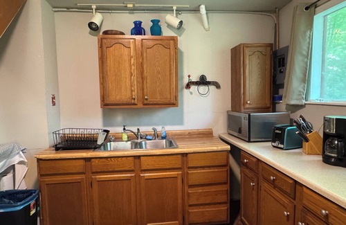 Easley Cabin | Cozy cabin getaway with hot-tub under stars!