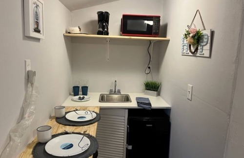 Avondale Cabin | Cozy cabin in charming Jacksonville with AC, WiFi