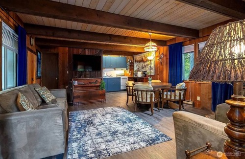 Packwood Apartment | Cozy cabin in enchanting Packwood with AC, WiFi and EV charger