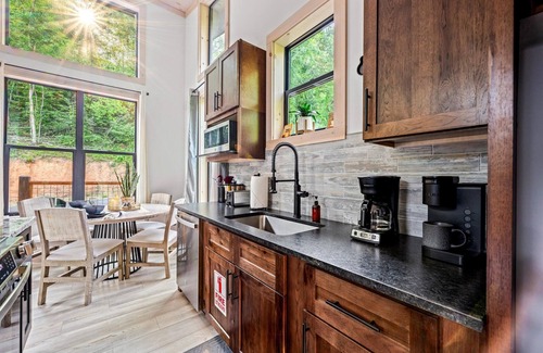 Sevierville Cabin | Cozy cabin in peaceful, serene, wooded setting 20 minutes from area attractions.