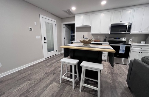 Scottsville Cabin | Cozy cabin in serene Scottsville with WiFi, AC, Wrap around porch