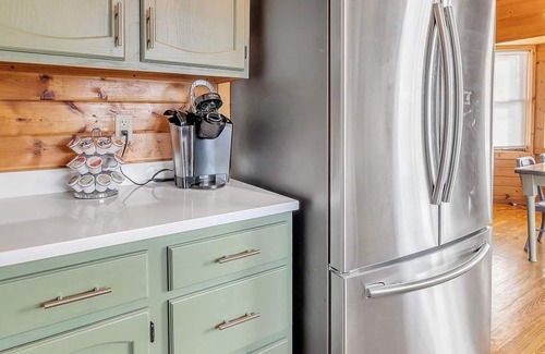 Midway Cabin | Cozy cabin in the heart of horse country