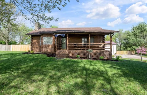 Midway Cabin | Cozy cabin in the heart of horse country