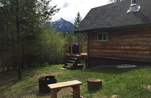 Blaeberry Cabin | Cozy Cabin in the Rockies
