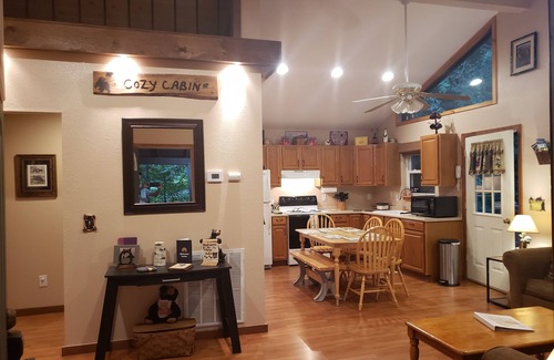 Sylva Cabin | Cozy cabin in the woods with AC, WiFi in awesome Sylva