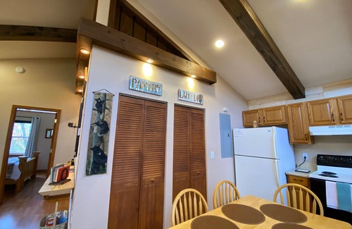 Sylva Cabin | Cozy cabin in the woods with AC, WiFi in awesome Sylva