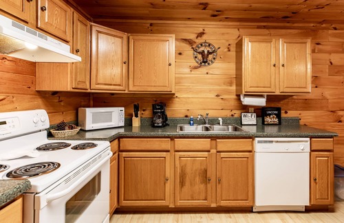 Gatlinburg - Pigeon Forge Cabin | Cozy Cabin| Minutes from PG and GB