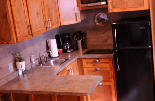 New Braunfels Cabin | Cozy Cabin near the Comal River-Cabin #5- Railroad Theme. Walk to Wurstfest