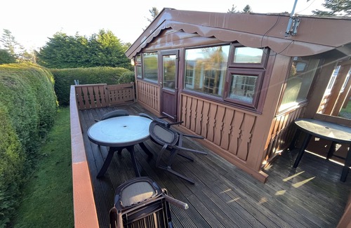Bronaber Cabin | Cozy cabin, nestled on a mountainside with picturesque views.