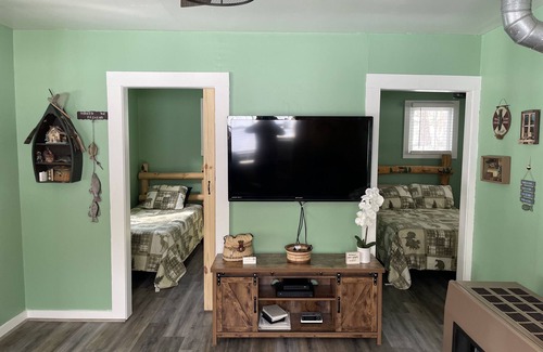 Springbrook Cabin | Cozy cabin nestled on the quiet shores of Gull Lake