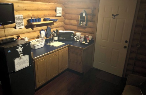 Valley Apartment | Cozy Cabin on Jump Off Joe Lake w/Private Dock & Mt. Views- Rustic Ruby Retreat