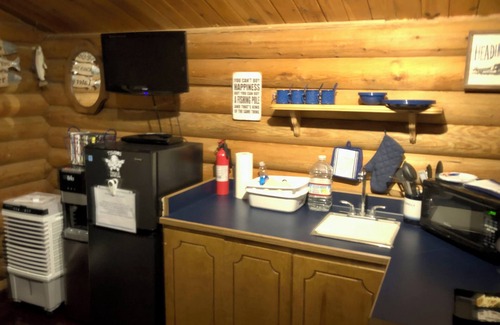 Valley Apartment | Cozy Cabin on Jump Off Joe Lake w/Private Dock & Mt. Views- Rustic Ruby Retreat