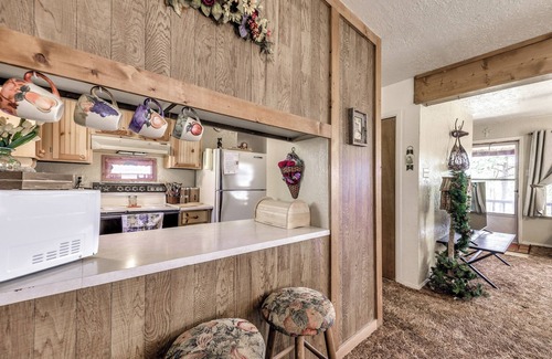 Ruidoso Cottage | Cozy Cabin w/Deck < 1 Mi to Midtown Ruidoso!