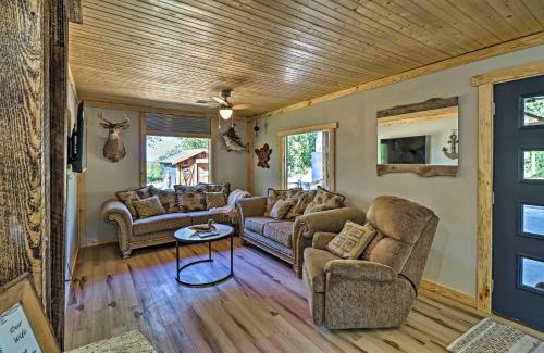 Elizabeth House | Cozy Cabin with Backyard Oasis 11 Mi to Marina