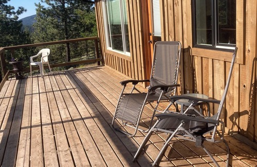 Merritt Cabin | Cozy cabin with WiFi and AC in charming Merritt