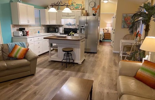 Ferris Cabin | Cozy cabin with WiFi and AC in lovely Ferris!