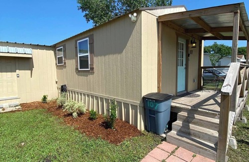 Ferris Cabin | Cozy cabin with WiFi and AC in lovely Ferris!