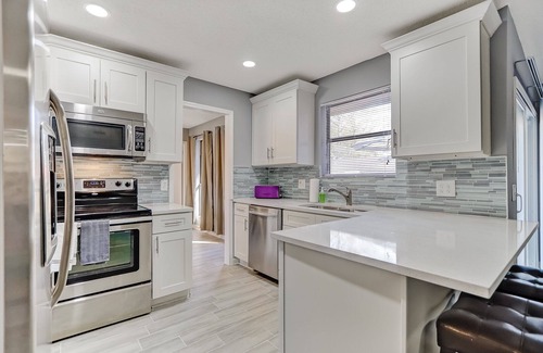 Westside House | Cozy Casa: 4Bd/2Bth Luxury Vacation Home! Sleeps8!